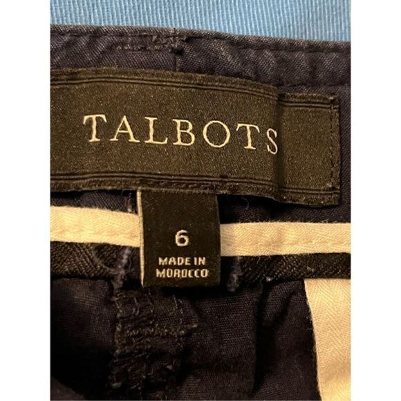Talbots Classic Navy Flat front Shorts. Inseam 9". Size 6 - Picture 2 of 4